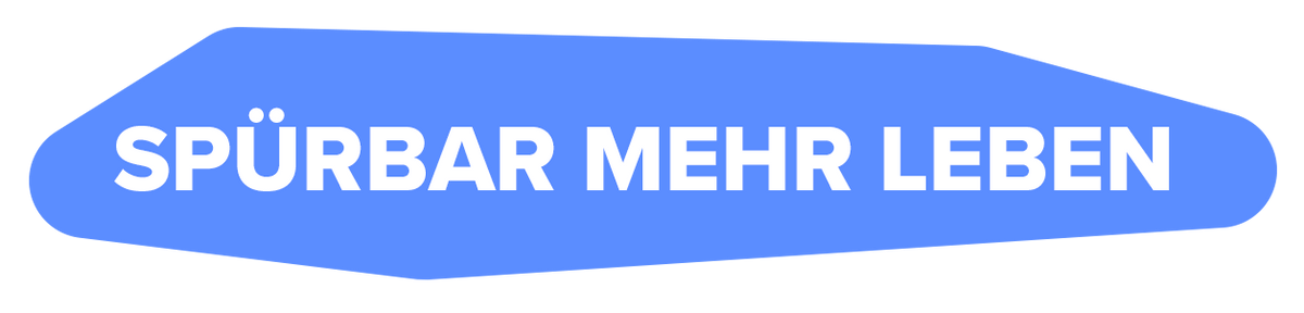 Text Spürbar mehr Leben auf blauen Streifen